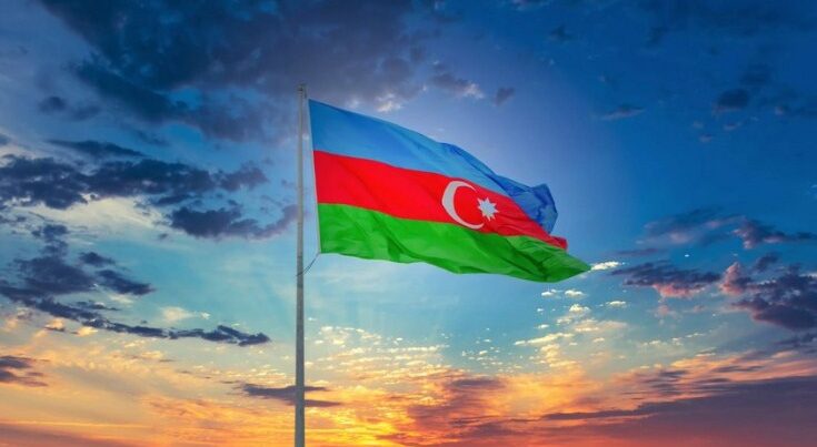FHN-in əməkdaşı Afrikanın ən hündür nöqtəsində Azərbaycan bayrağını dalğalandırdı