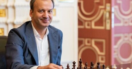 FIDE prezidenti Bakıya gəlir