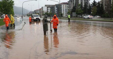 Türkiyədə leysan yağışları təsirli oldu: Küçələri su basdı – FOTO