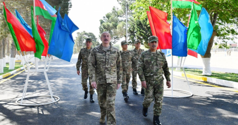 Prezident MN-in komando hərbi hissələrinin birində yaradılan şəraitlə tanış olub, Döyüş bayrağını təqdim edib – YENİLƏNDİ