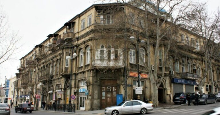 Milyonçu İsa bəy Hacınskinin tikdirdiyi tarixi bina sökülür – FOTO