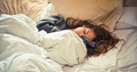 İsti yay gecələrində rahat yatmaq üçün – 7 qeyri-adi üsul