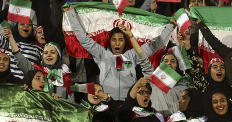 İranda qadınlar da futbol matçlarını izləyə biləcək – Prezident açıqladı