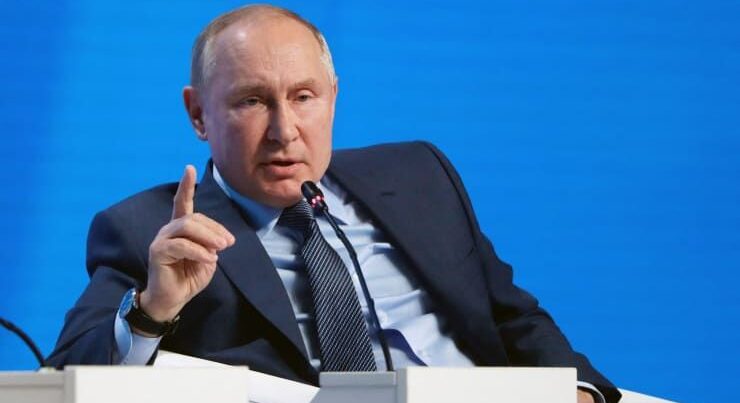 Putin könüllü hərbçilərlə bağlı fərman imzaladı
