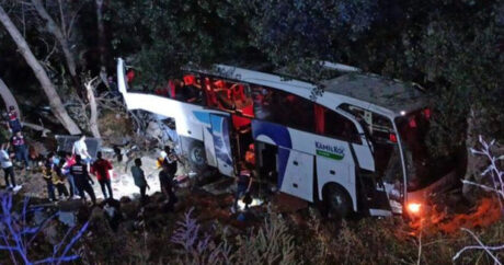 Türkiyədə sərnişin avtobusu aşdı, 12 nəfər həlak oldu – FOTO/VİDEO