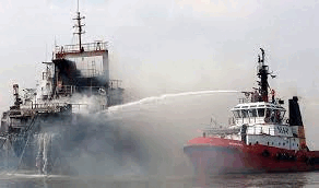 3 min avtomobili daşıyan gəmi 10 gündür yanır – FOTO