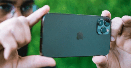 iPhone-da şəkil çəkdirərkən hansı kameraya baxmaq lazımdır?