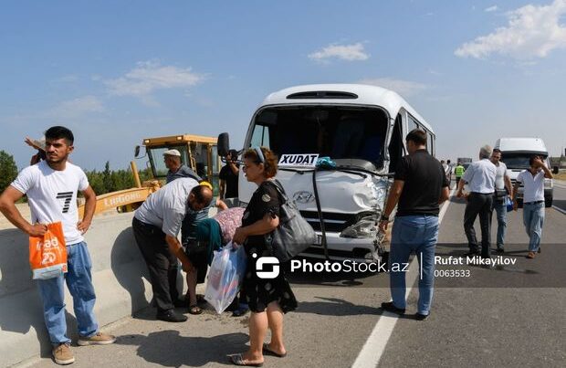 Bakı-Quba yolunda avtobusla evakuator toqquşdu, yaralılar var – FOTO