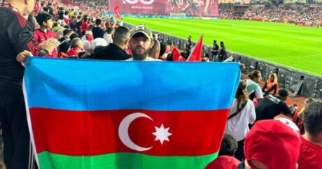 Türkiyə-Ermənistan oyununda Azərbaycan bayrağı – FOTO