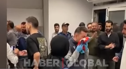 Türk polisindən Azərbaycan bayrağına qarşı duyğulandıran davranış – VİDEO