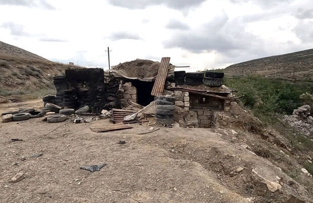 Tərtər rayonu Canyataq yaşayış məntəqəsinin yaxınlığında tərk edilmiş döyüş mövqeyi – VİDEO