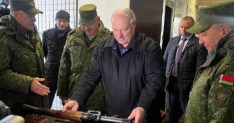 Lukaşenkoya qumbaraatan hədiyyə edildi
