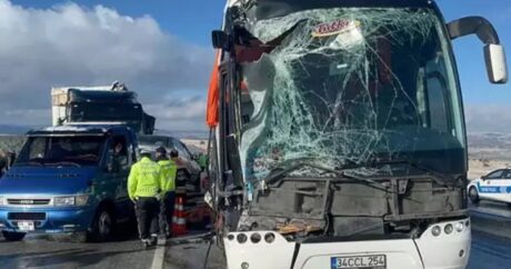 Türkiyədə sərnişin avtobusu TIR-la toqquşdu – Ölən və yaralılar var