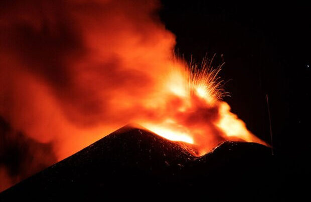 Etna vulkanı püskürdü: Heyrət doğuran görüntülər – VİDEO