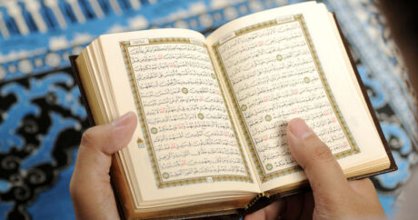 Quran bu dəfə ərəb tərəfindən TƏHQİR OLUNDU – Müqəddəs kitab YANDIRILDI – VİDEO