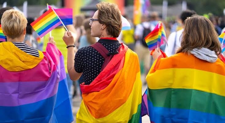 Rusiyada LGBT-yə açılan savaş:  Hərəkatın fəaliyyəti qadağan edildi