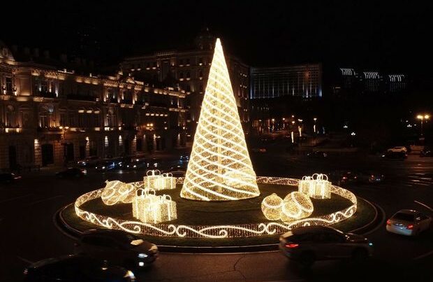 Həmrəyliyi Günü və Yeni il şənlikləri ilə bağlı Bakıda hazırlıq görülür – FOTO