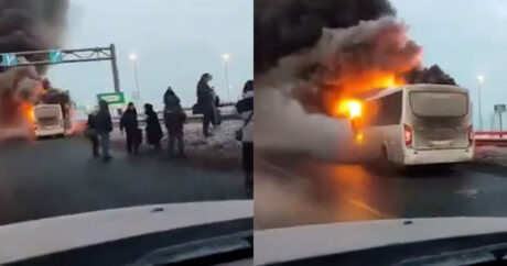 Sankt-Peterburqda sərnişin avtobusu yolda yandı – VİDEO