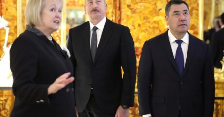 İlham Əliyev Sankt-Peterburqda “Yekaterina sarayı” ilə tanış oldu