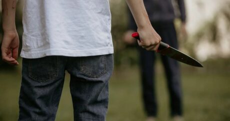 13 yaşlı uşaq məktəbli yoldaşı tərəfindən bıçaqlandı – Şirvanda