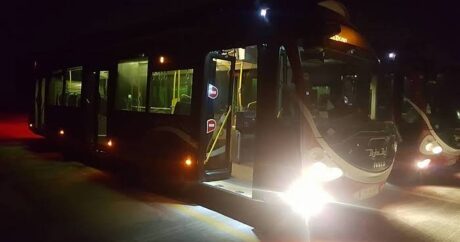 “BakuBus” sürücüsü sərnişinləri avtobusda qoydu: Taksiyə minib getdi – VİDEO