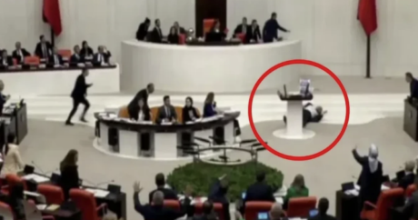 Türkiyə parlamentində çıxışı zamanı huşunu itirən deputat vəfat etdi