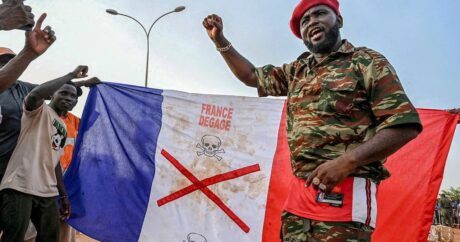 Fransa Afrikanı tamamilə İTİRİR: Fransız dili artıq rəsmi dil DEYİL