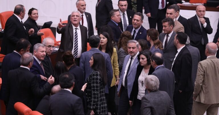 Parlamentdə “Süryani dili” mübahisəsi: İşin içinə “Bəqərə”ni qatdılar – FOTO