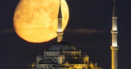İstanbulda imam məsciddə bıçaqlandı – FOTO