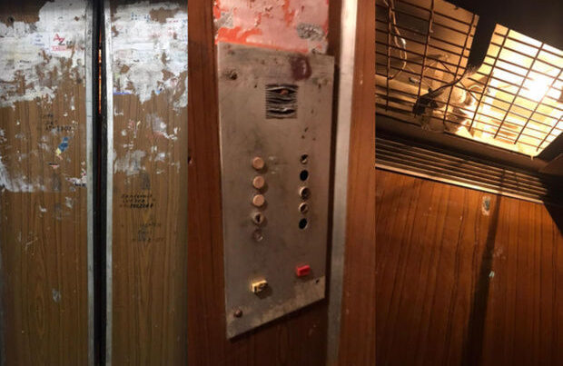 Bakıda vətəndaşlar yaşayış binasının liftində köməksiz qaldılar – VİDEO