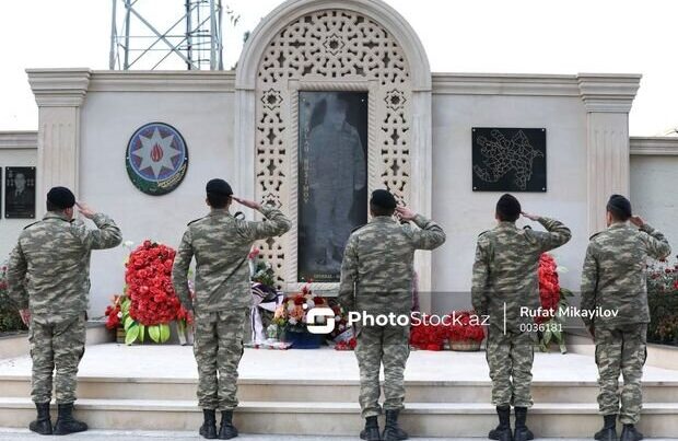 Polad Həşimovun xatirəsi məzarı başında anılır