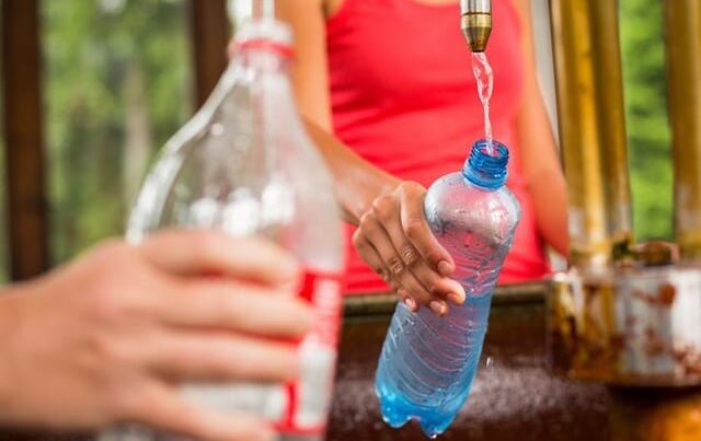 Alimlər plastik butulkaların sağlamlığa təhlükə yaratdığını AŞKARLADILAR