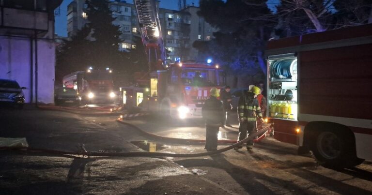 Yaşayış binasının 7-ci mərtəbəsində baş verən yanğın söndürüldü