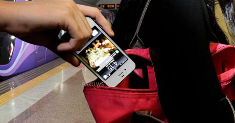 Metroda sərnişinin telefonunu oğurladı: Format edib özü işlətdi