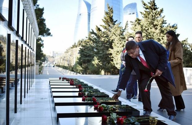 Parlamentlərarası İttifaqın Baş katibi Şəhidlər xiyabanını ziyarət edib – FOTO