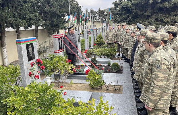 Mübariz İbrahimov məzarının başında hərbçi yoldaşları tərəfindən anıldı – FOTO/VİDEO