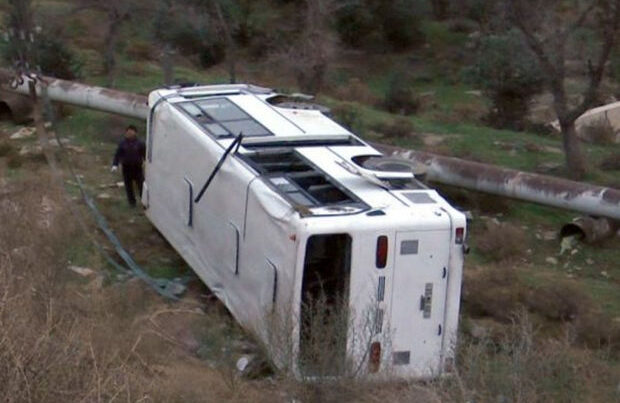 Salyanda mikroavtobus aşıb: Altı nəfər xəsarət alıb