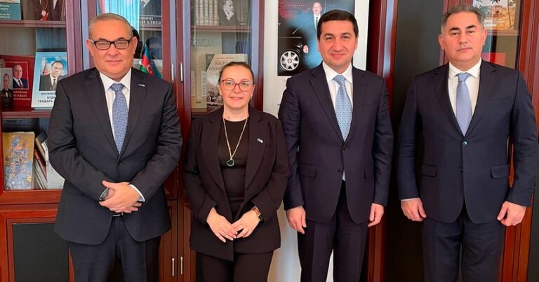 Hikmət Hacıyev BMT İnkişaf Proqramının Bakı ofisinin əməkdaşları ilə görüşdü