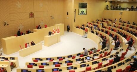 Gürcüstan hökumətinin yeni tərkibi parlamentə təqdim edildi