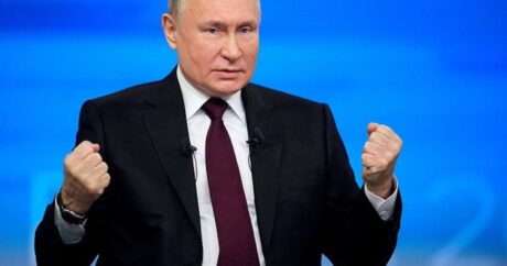 Putinə yeni prezident vəsiqəsi təqdim edildi