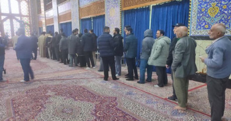 Tehranda seçki məntəqəsində insanlara bıçaqla hücum oldu