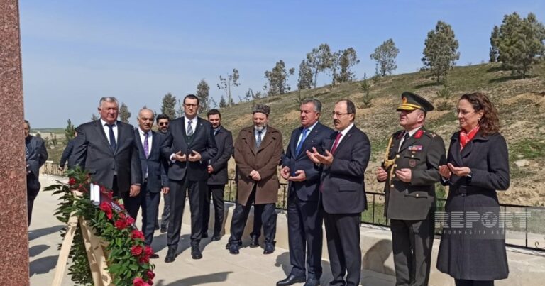 Abşeronda “Türk şəhidliyi” abidəsi ziyarət olunub