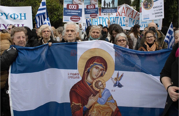 Yunanıstanın pravoslav kilsəsi deputatlara qarşı üsyan edir