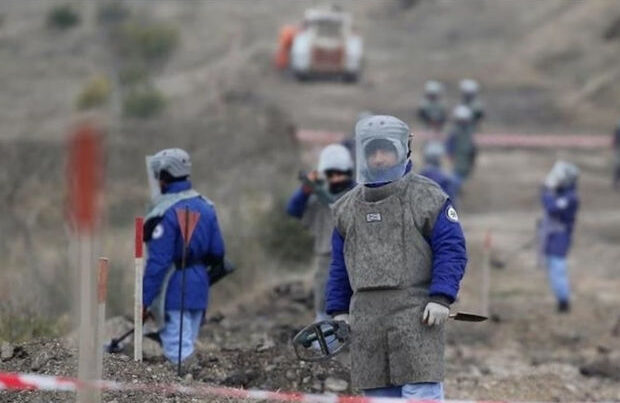Britaniyalı jurnalist: “Qərb Azərbaycana minaların təmizlənməsində az kömək edir”