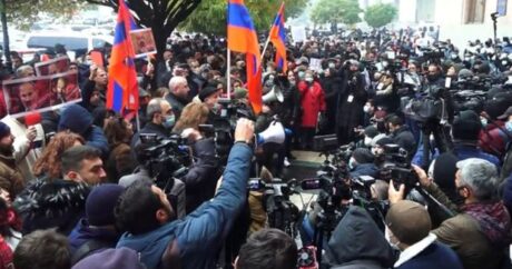 Ermənistanda hərbçilər etiraz aksiyalarına qatıldı – Müdafiə Nazirliyindən XƏBƏRDARLIQ
