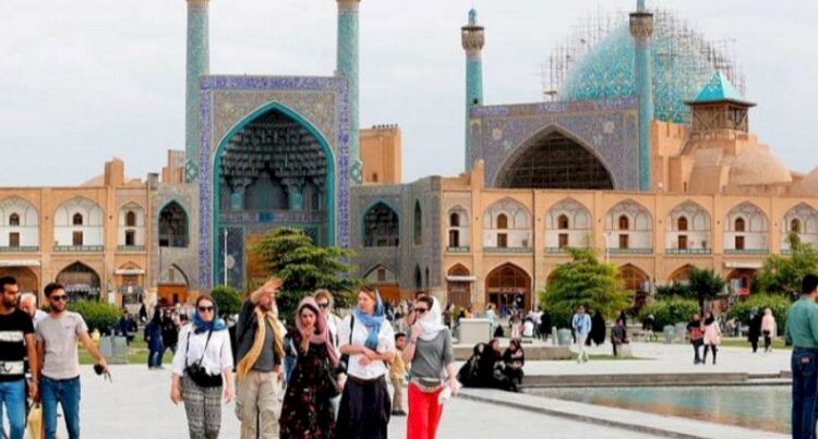 İrana gedən turistlərin neçə faizi azərbaycanlılardır?