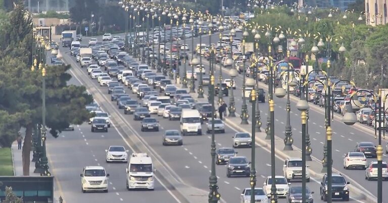 Bakıda yol qəzası sıxlığa səbəb oldu