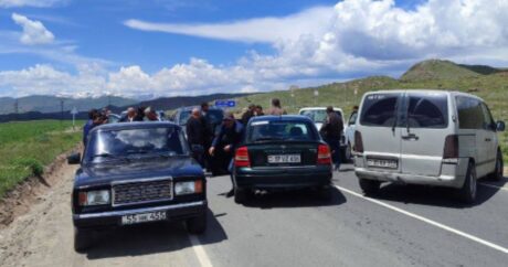 Etirazçılar Ermənistan-İran yolunu bağladılar