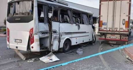 Türkiyədə avtobus yük maşını ilə toqquşdu – 17 nəfər yaralandı