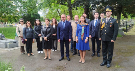 Azərbaycan diplomatları Cümhuriyyətin qurucularının Fransadakı məzarlarını ziyarət etdilər